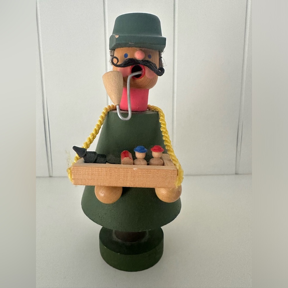 Erzgebirge German incense smoking man: 6” high with toy tray